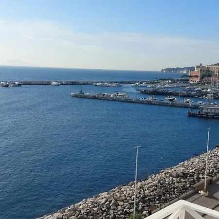 Caracciolo Seafront Charme Ferienhaus