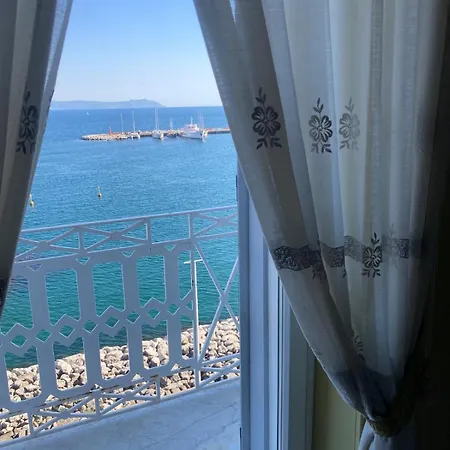 Caracciolo Seafront Charme *